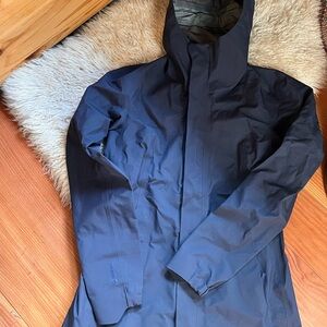 Arc'teryx women’s Dark Blue Waterproof Hooded Raincoat